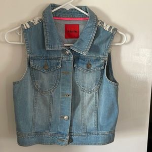 Super cute cropped sleeveless jean jacket vest with lace detail on back